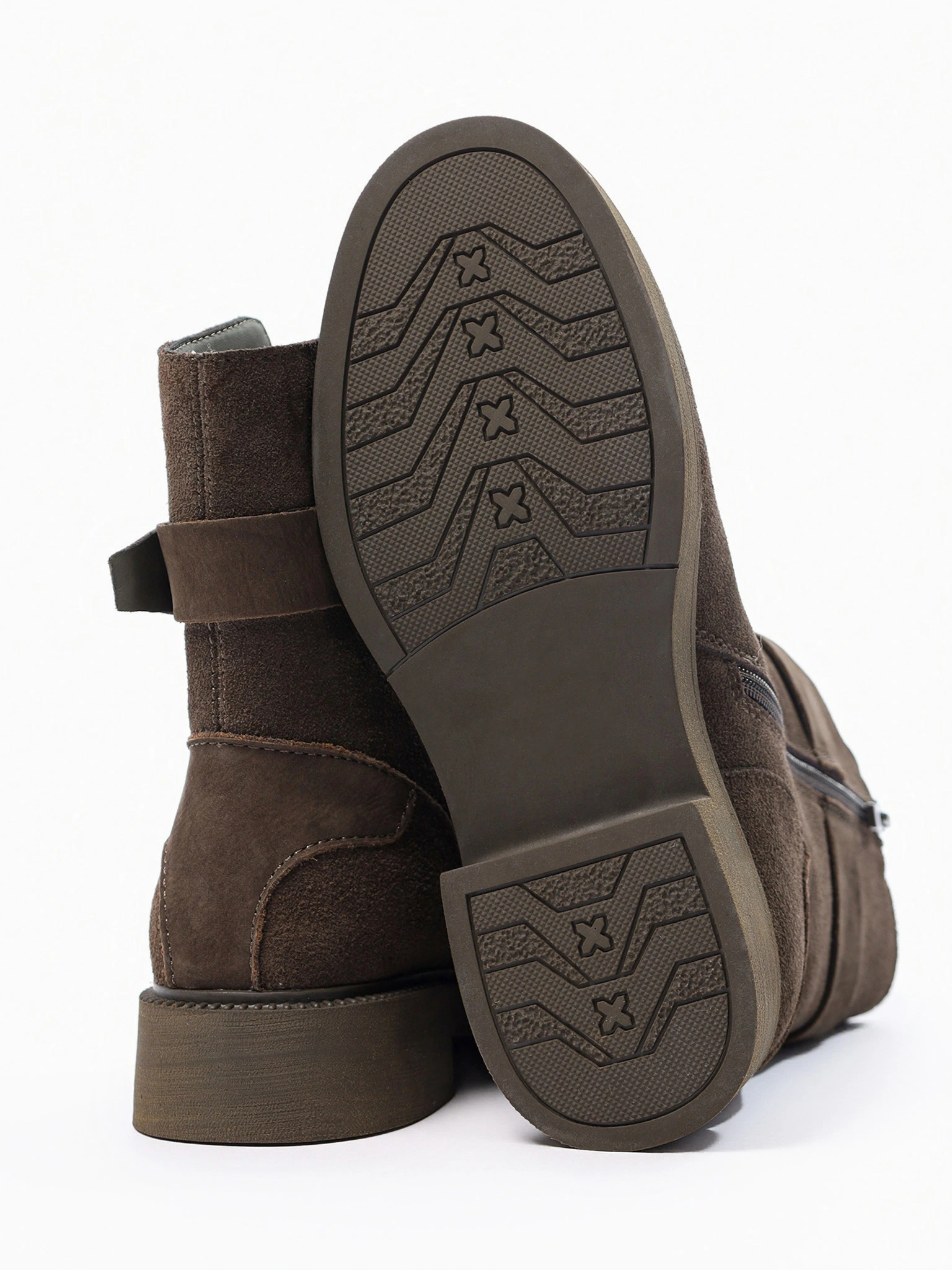 Ботинки оливкового цвета из натуральной замши на среднем каблуке